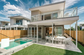 Essence Peregian Beach Resort - Saltbush 5 Bedroom Luxury Home with Private Pool